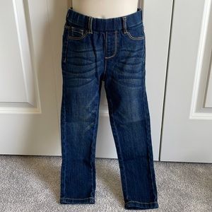 5/$20 NWOT Dark Wash Skinny Jeans